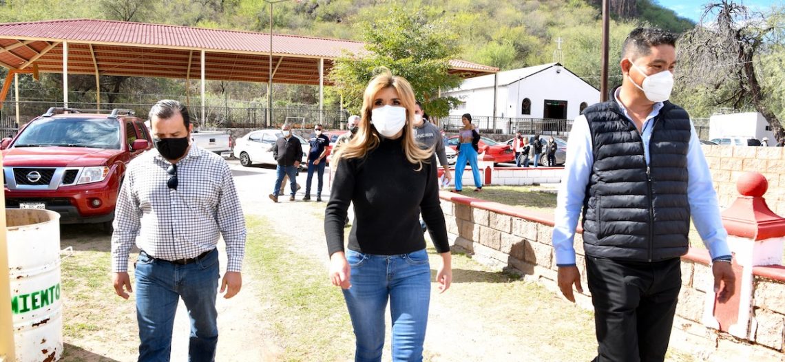 Supervisa Gobernadora obras, vivienda, becas y apoyos en La Colorada y Soyopa
