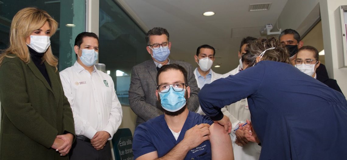Aplicación de vacunas es un acto de justicia con el personal de salud: Claudia Pavlovich