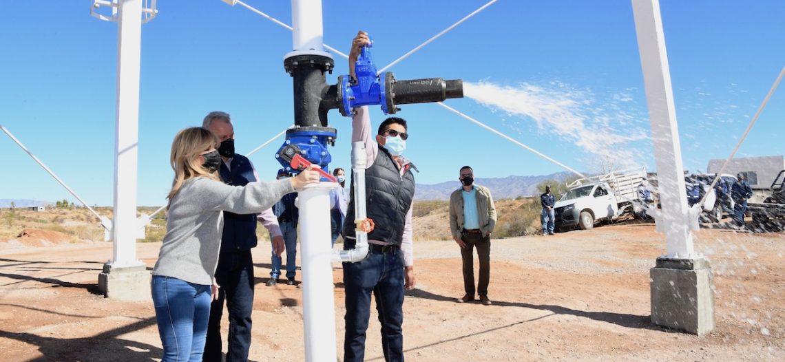 Beneficia Gobernadora con obras y apoyos a familias de Magdalena y Santa Ana
