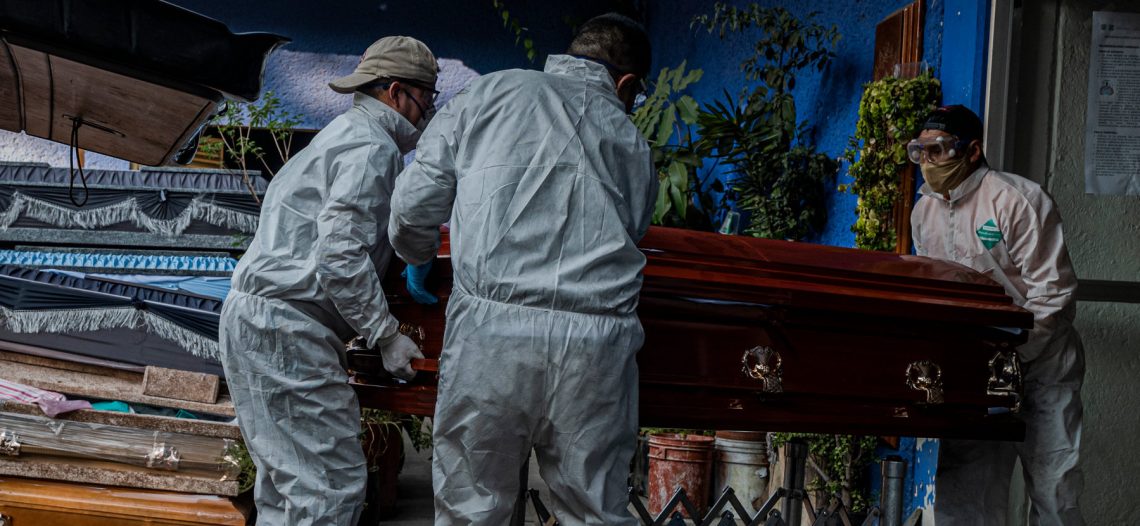 México supera las 141 mil muertes por covid-19