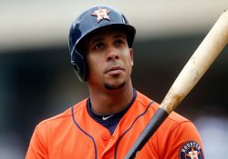 Michael Brantley renueva con los Astros por 32 mdd