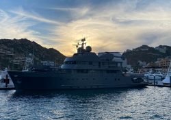 Más turismo de alto nivel en San Carlos: arriba el yate “Plan B”