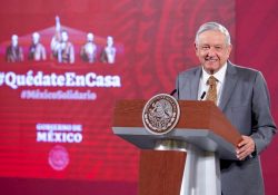 AMLO acusa al director de Twitter de panista; la red social le replica negativamente