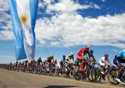 Cancelan vuelta ciclista en Argentina por covid-19
