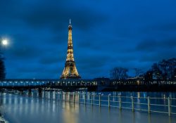 La Torre Eiffel se viste de oro de cara a los Olímpicos 2024