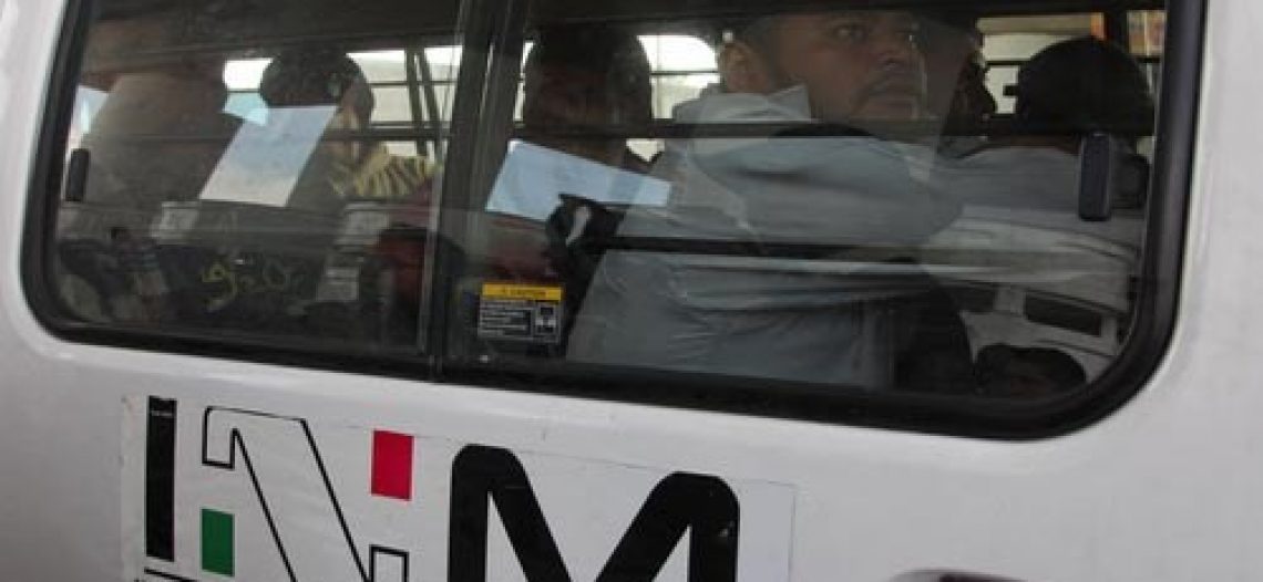 Intercepta el Instituto de Migración un autobús con ilegales guatemaltecos