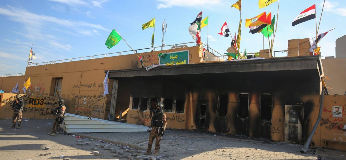 Lanzan cohetes contra embajada de EU en Irak