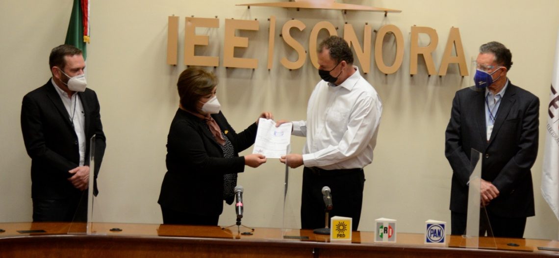 Va el “Borrego” Gándara por campaña de respeto, altura y unidad; registró su candidatura ante el IEEyPC