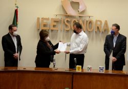 Va el “Borrego” Gándara por campaña de respeto, altura y unidad; registró su candidatura ante el IEEyPC