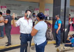Pese a covid, abarrotan módulos de INE en último día para tramitar credencial