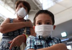 Deben niños usar cubrebocas, recomienda Isssteson