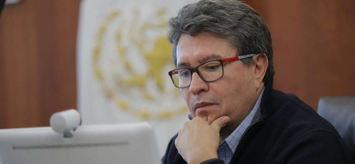 Monreal insiste en regular redes sociales pese a rechazo presidencial