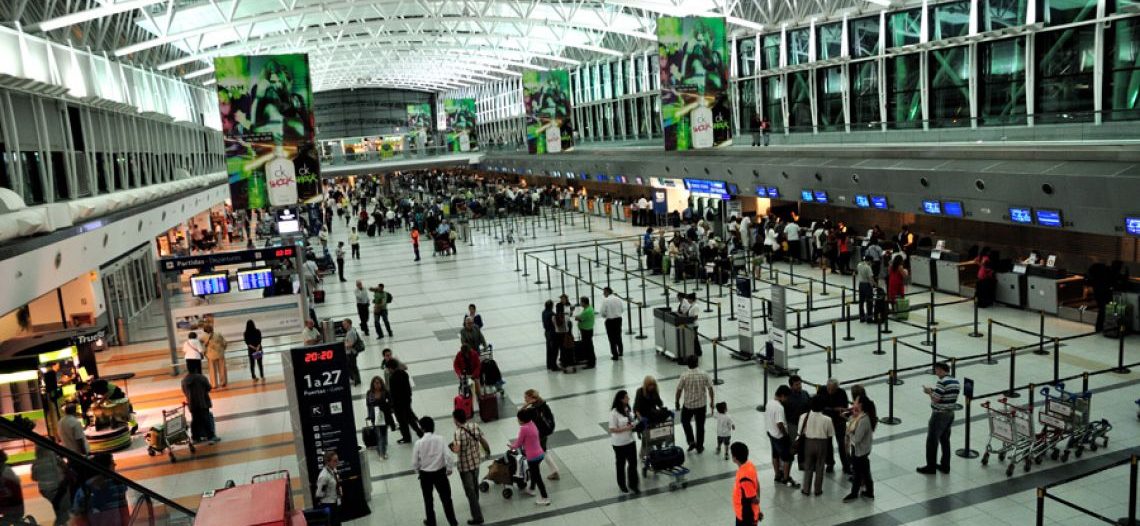 Argentina suspende vuelos de México, Brasil y Chile por covid