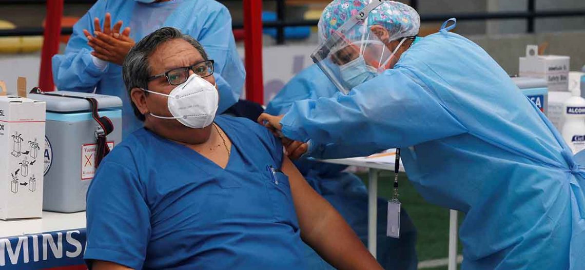 Perú recibe 50 mil dosis de Pfizer contra el covid