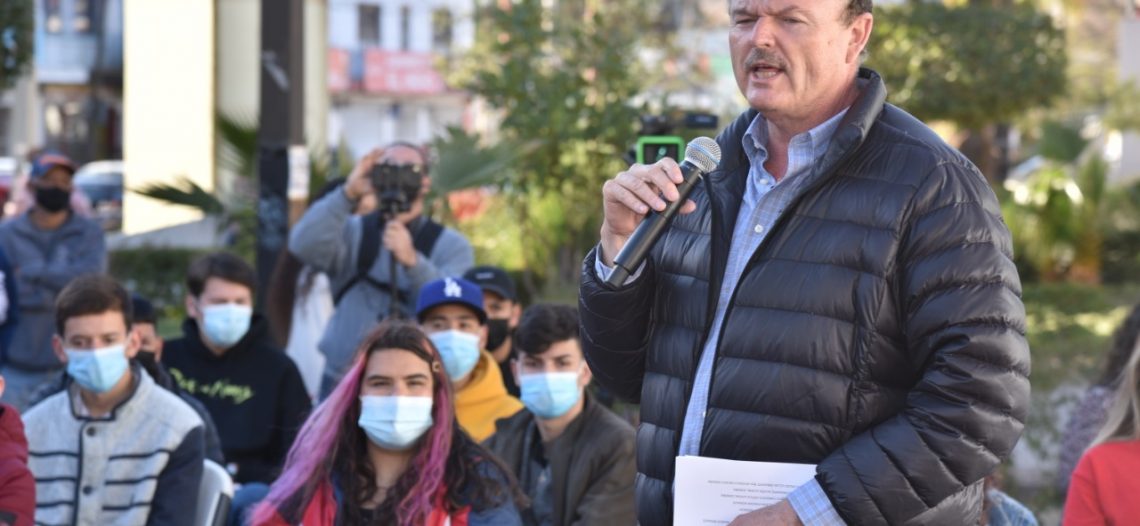 Haremos gratuito el trámite de titulación en las Universidades: “Borrego” Gándara