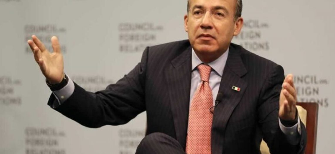 Denuncian a Felipe Calderón por traición a la Patria; recibe la demanda la FGR