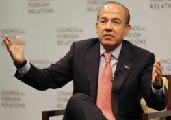 Denuncian a Felipe Calderón por traición a la Patria; recibe la demanda la FGR