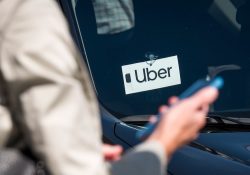 Conductores de Uber en Reino Unido recibirán salario y vacaciones