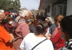 Sin orden ni sana distancia, aplican vacunas en Empalme; confirman arribo de numerosas dosis a Sonora