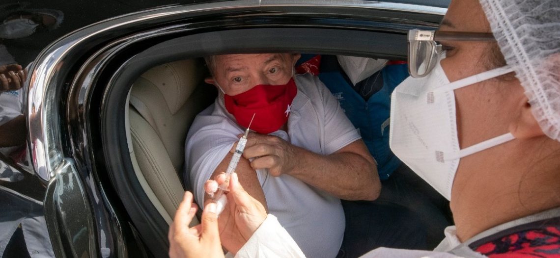 Expresidente Lula da Silva recibe vacuna covid en Brasil