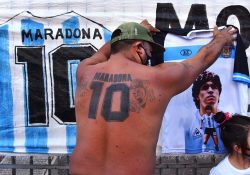 Maradona no murió, lo mataron, reclaman en el Obelisco