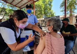 Aplican segunda dosis contra COVID-19 en Guaymas, Cananea, Agua Prieta y SLRC