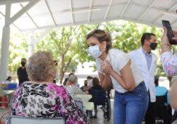 Supervisa Gobernadora aplicación de vacunas contra COVID-19 en adultos mayores