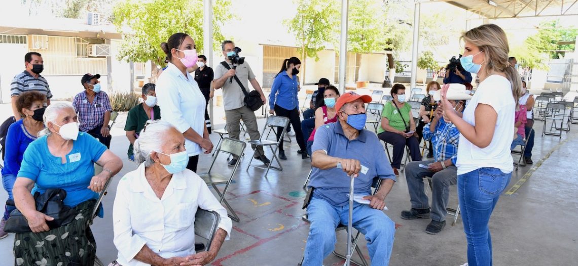 Llama Gobernadora a adultos mayores a seguirse cuidando después de la vacunación