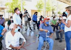 Llama Gobernadora a adultos mayores a seguirse cuidando después de la vacunación
