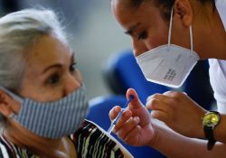 Aplican 28 mil primeras vacunas contra Covid en Monterrey
