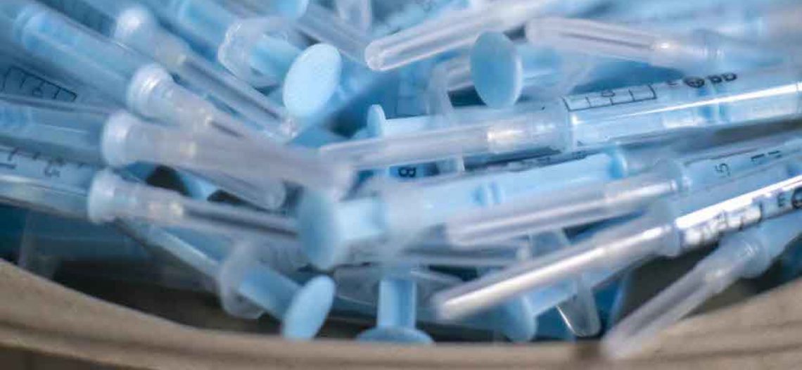 Pfizer alista ‘versión especial’ de vacuna covid lista para el verano