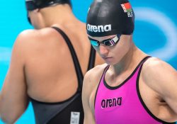 Vende su medalla de oro para apoyar a la oposición