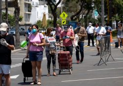 Ecuador declara toque de queda y confinamientos ante repunte covid