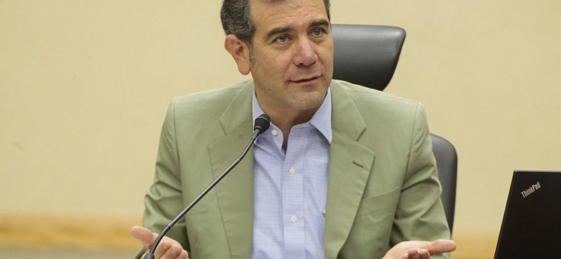 El INE le revira al presidente: “respete las reglas”