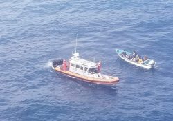 Marina rescata a 13 personas a bordo de una embarcación menor que se encontraba a la deriva en Baja California