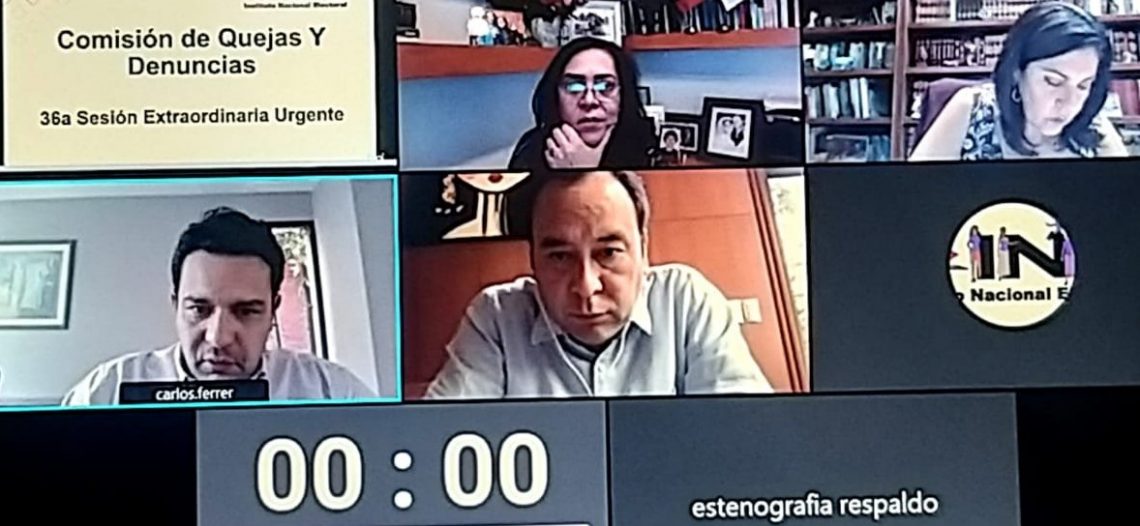 Por presumir programas sociales, el INE ordena a AMLO retirar la “mañanera” del viernes.