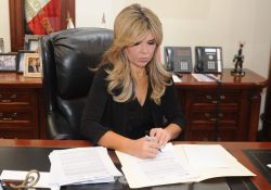 Firma Gobernadora convenio para subsidio a la tarifa de luz en beneficio de las familias sonorenses.