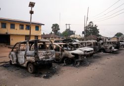 Comando ataca prisión y libera a más de mil 800 reos en Nigeria