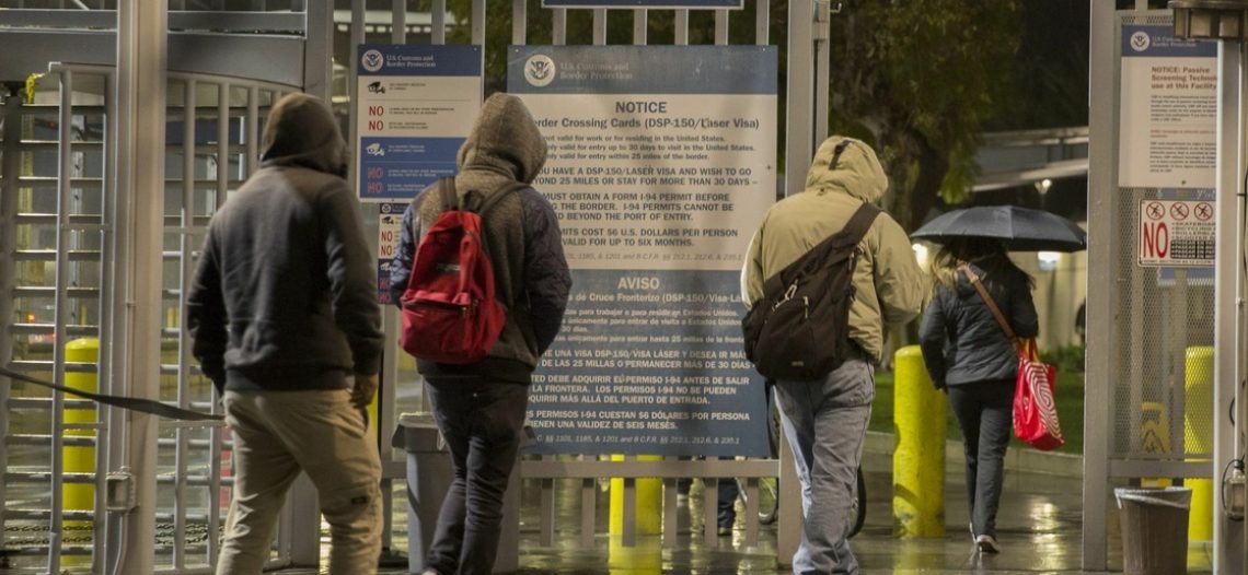 EU extiende un mes más restricción a cruce terrestre fronterizo.