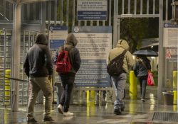 EU extiende un mes más restricción a cruce terrestre fronterizo.