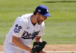 Dodgers vencen a Nacionales en duelo de pitcheo