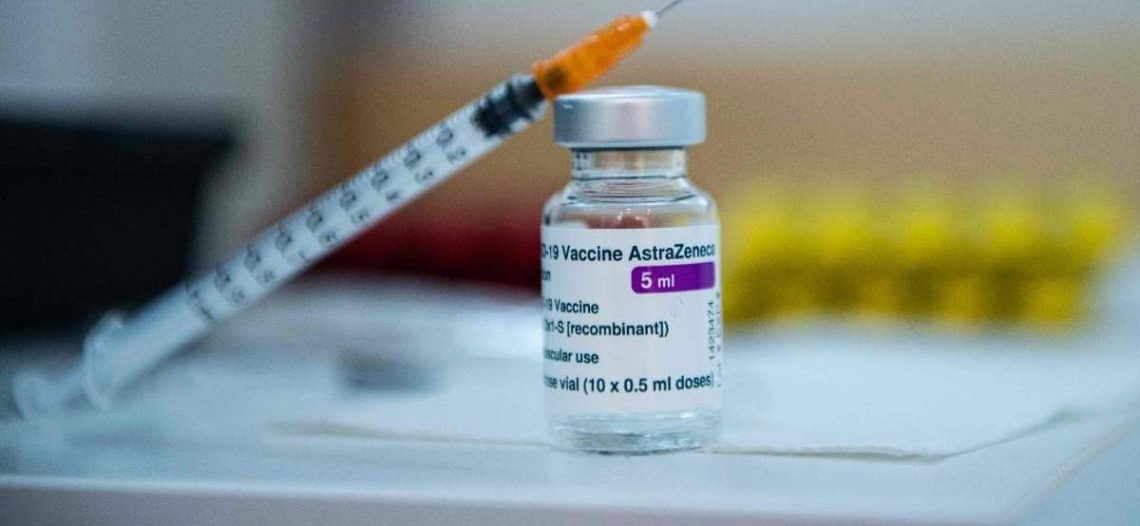 España aplicará vacuna covid de AstraZeneca solo a mayores de 60 años
