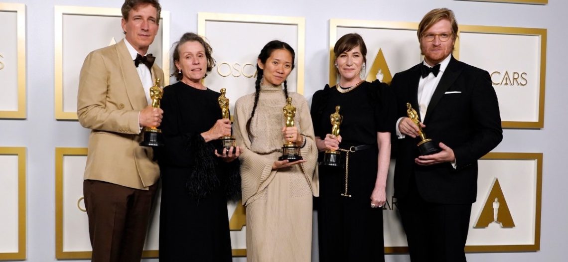 ‘Nomadland’ se lleva la noche, gana a Mejor Película
