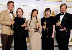 ‘Nomadland’ se lleva la noche, gana a Mejor Película