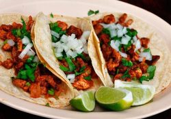 Tacos al pastor causan revuelo en Alemania; hacen larga fila