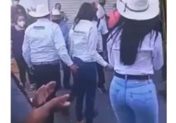 Toca David Monreal “sugestivamente” a candidata de Morena; ella lo niega pese a las imágenes