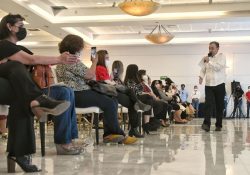 Ante mujeres emprendedoras, Alfonso Durazo se compromete a dar prioridad a empresas sonorenses en licitaciones.