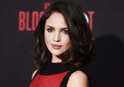 Eiza González se habría quitado implantes para verse más natural