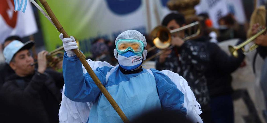 Enfermeros marchan en Argentina; exigen mejores salarios