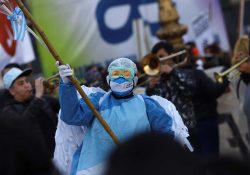 Enfermeros marchan en Argentina; exigen mejores salarios